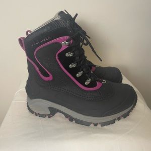 Columbia Bugaboot Omni-Heat Snow Boot, Black/Begonia, Size 8.5